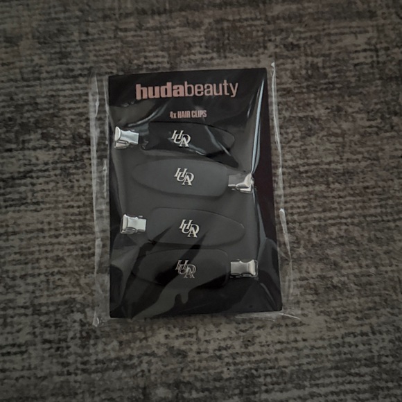 HUDA BEAUTY Other - HUDA BEAUTY Elegant Black Hair Clips